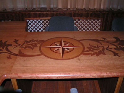 Стол письменный из массива с инкрустацией